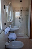 Hotel Monica
