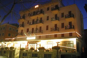 Hotel Monica