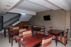 RedDoorz Plus @ Grand Populer Hotel