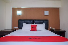RedDoorz Plus @ Grand Populer Hotel
