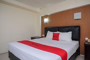 RedDoorz Plus @ Grand Populer Hotel