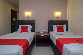 RedDoorz Plus @ Grand Populer Hotel
