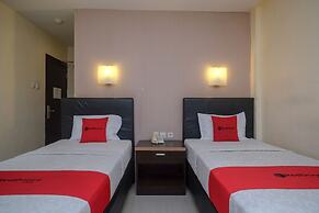 RedDoorz Plus @ Grand Populer Hotel