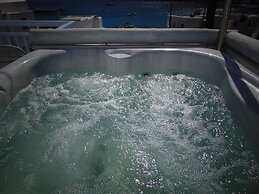 Amo Suites & Spa