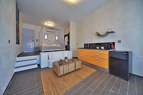 Amo Suites & Spa