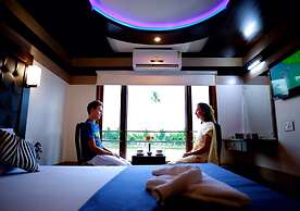 Mass Holidays Houseboat