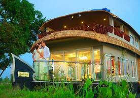 Mass Holidays Houseboat
