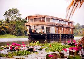 Mass Holidays Houseboat
