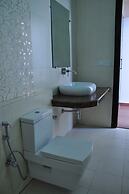 Golden Palm Suites