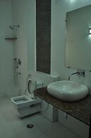 Golden Palm Suites