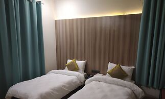 Golden Palm Suites