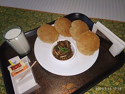 Golden Palm Suites