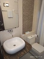 Golden Palm Suites