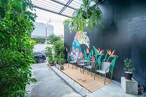 Warm Hostel