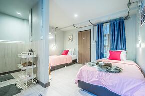 Warm Hostel