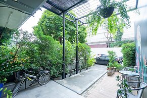 Warm Hostel