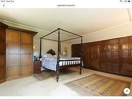 Harlington Manor