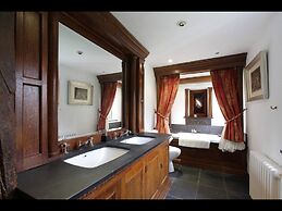 Harlington Manor
