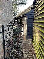 Harlington Manor