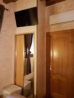 Hostal Segovia