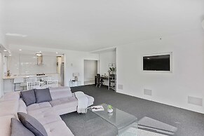 De Ville Apartments