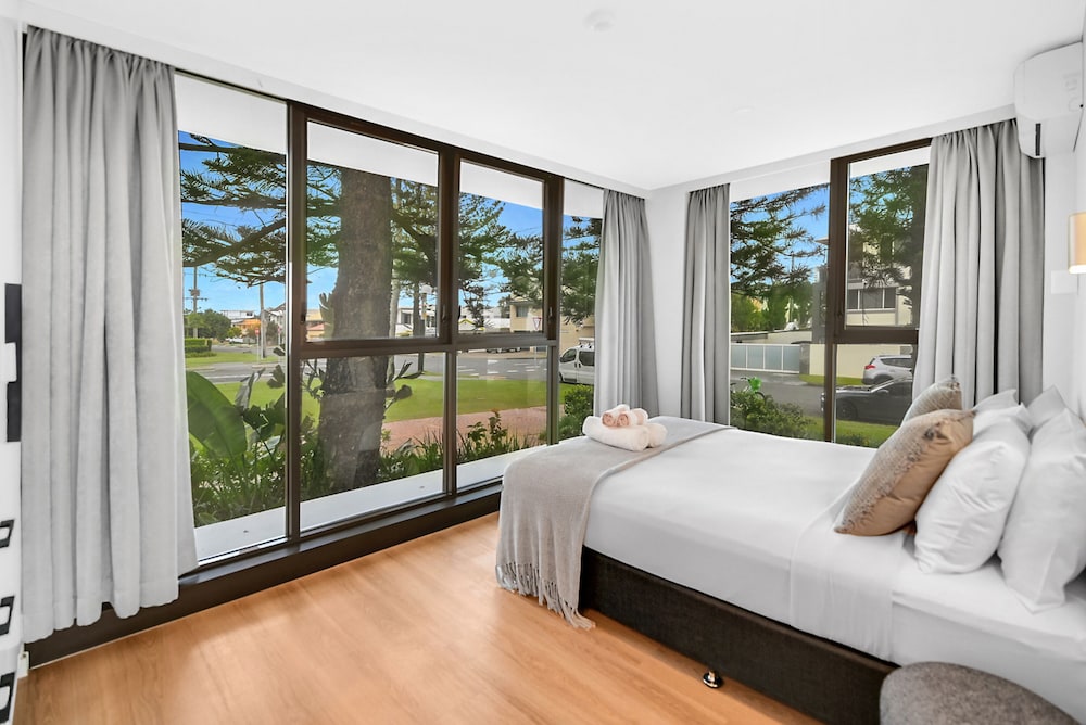 Albatross North Apartments