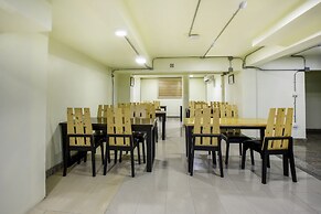 OYO 928 Leaf Hostel