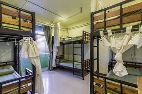 OYO 928 Leaf Hostel
