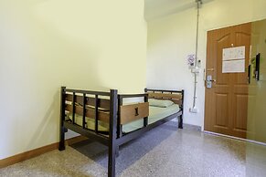 OYO 928 Leaf Hostel