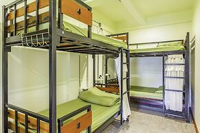 OYO 928 Leaf Hostel