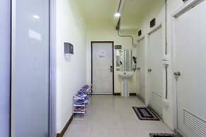 OYO 928 Leaf Hostel