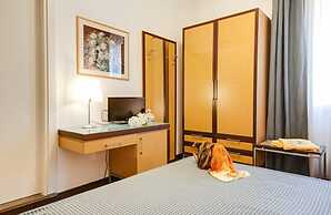 Hotel Aris
