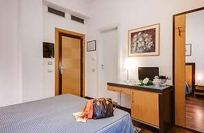 Hotel Aris