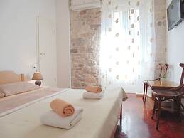 Apartments and Rooms Djanovic