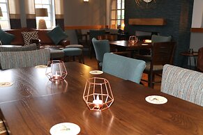 Nanhoron Arms Hotel