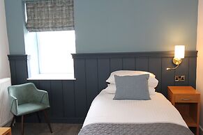 Nanhoron Arms Hotel