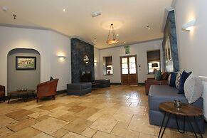 Nanhoron Arms Hotel