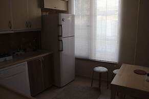 Kinzi House