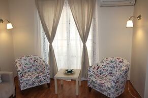 Kinzi House
