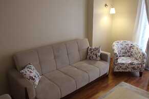 Kinzi House