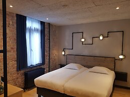 Upstairs Hotel