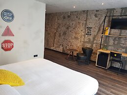 Upstairs Hotel