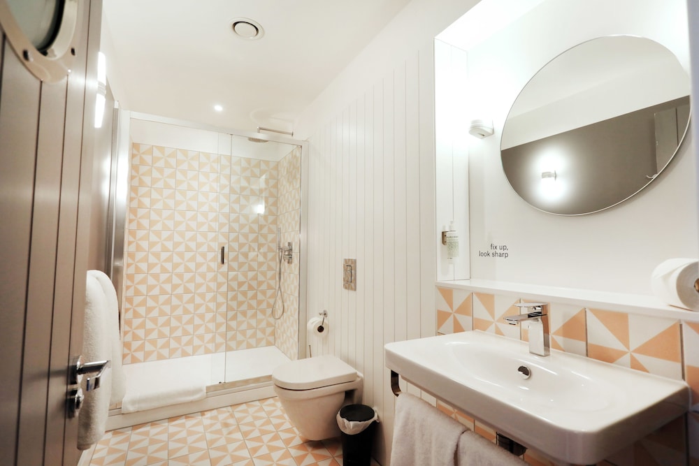 room2 Southampton Hometel