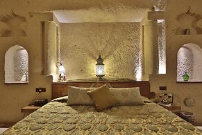 Romance Cave Suites