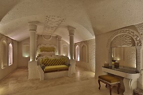 Romance Cave Suites