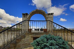 Romance Cave Suites