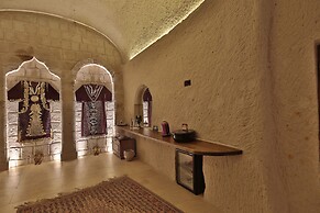 Romance Cave Suites