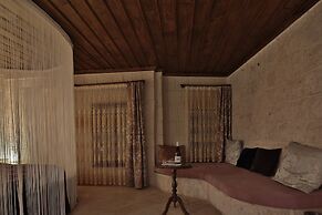Romance Cave Suites