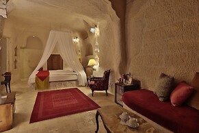 Romance Cave Suites