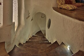 Romance Cave Suites